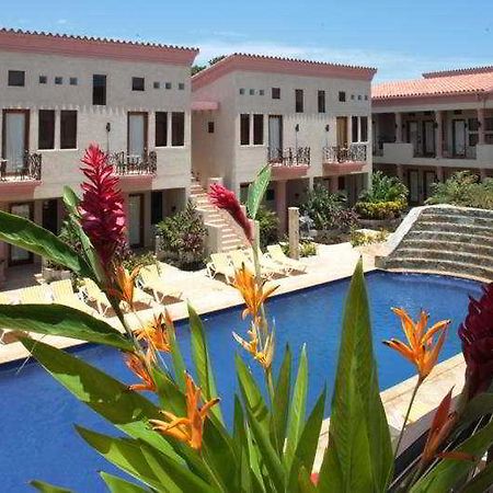 Las Sirenas Hotel And Condos West Bay Bagian luar foto
