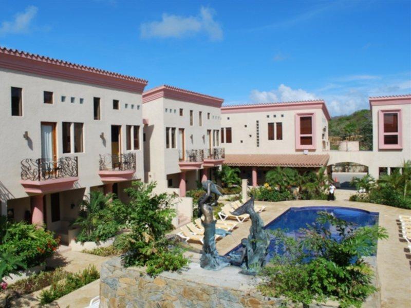 Las Sirenas Hotel And Condos West Bay Bagian luar foto