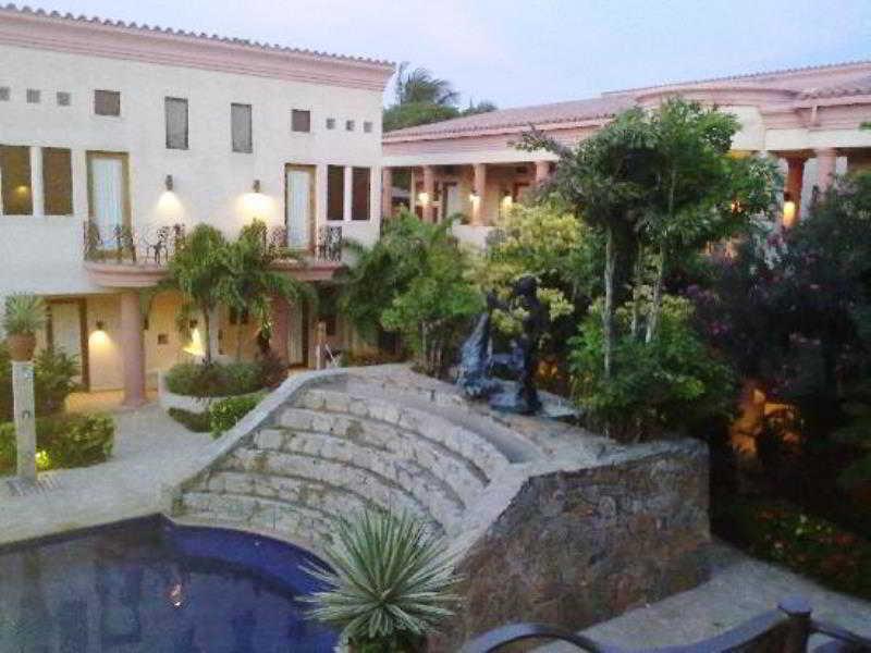 Las Sirenas Hotel And Condos West Bay Bagian luar foto