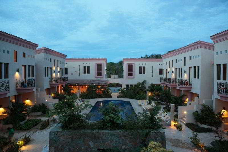 Las Sirenas Hotel And Condos West Bay Bagian luar foto