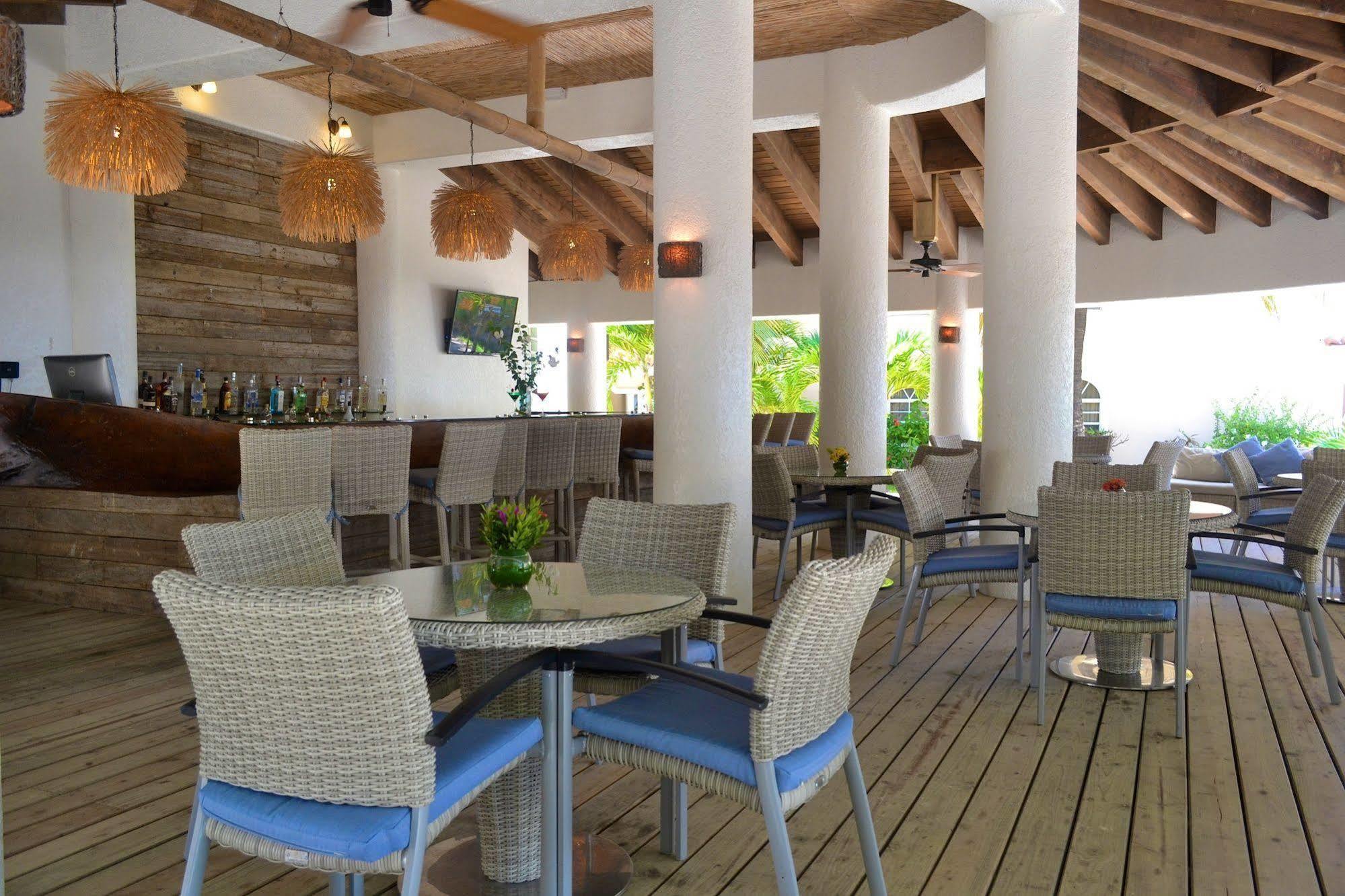 Las Sirenas Hotel And Condos West Bay Bagian luar foto